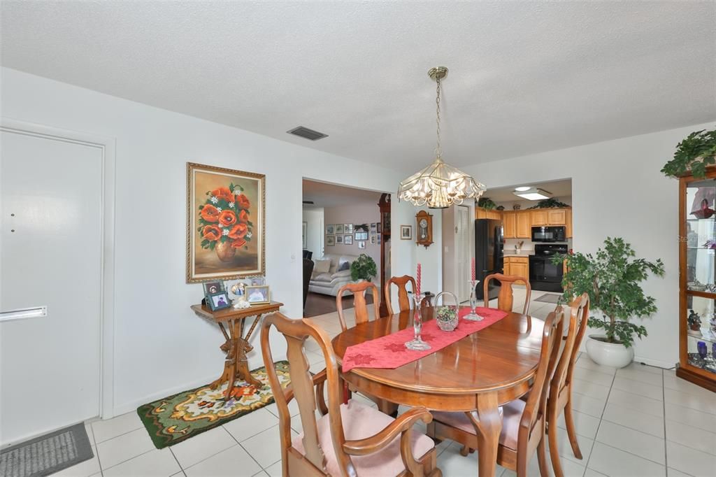 For Sale: $339,000 (2 beds, 2 baths, 1811 Square Feet)