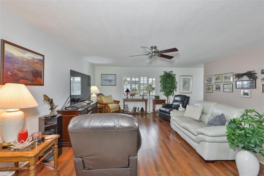For Sale: $339,000 (2 beds, 2 baths, 1811 Square Feet)