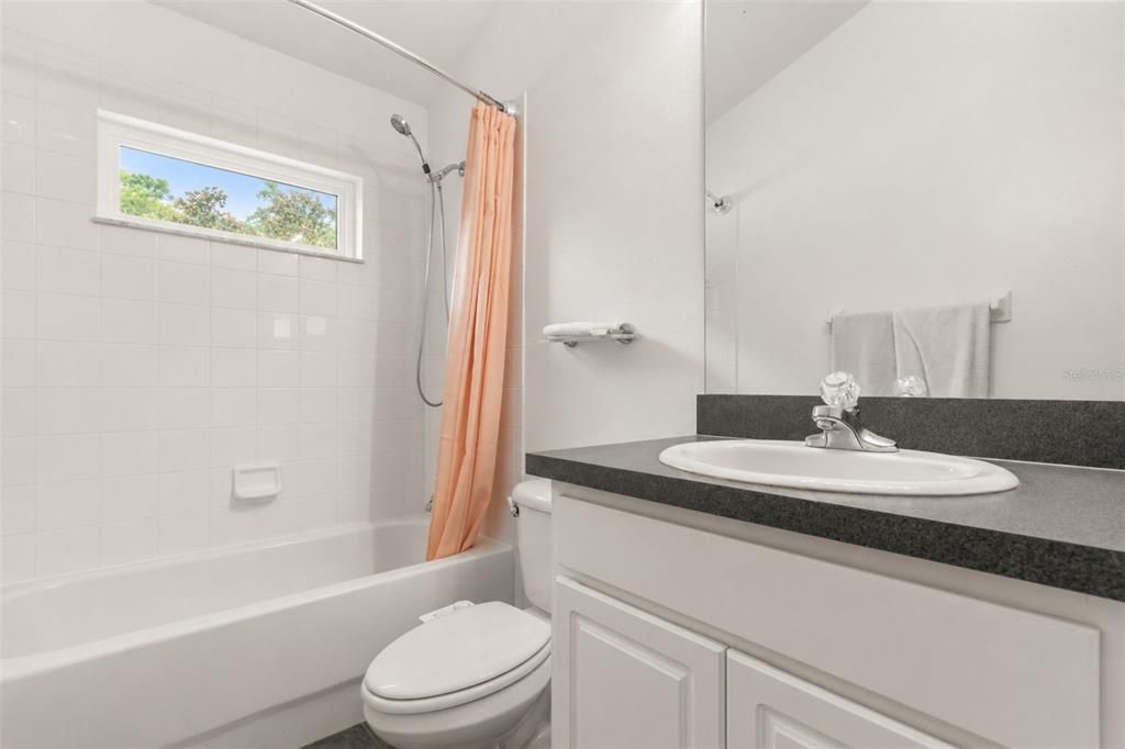 На продажу: $325,000 (3 спален, 2 ванн, 1724 Квадратных фут)