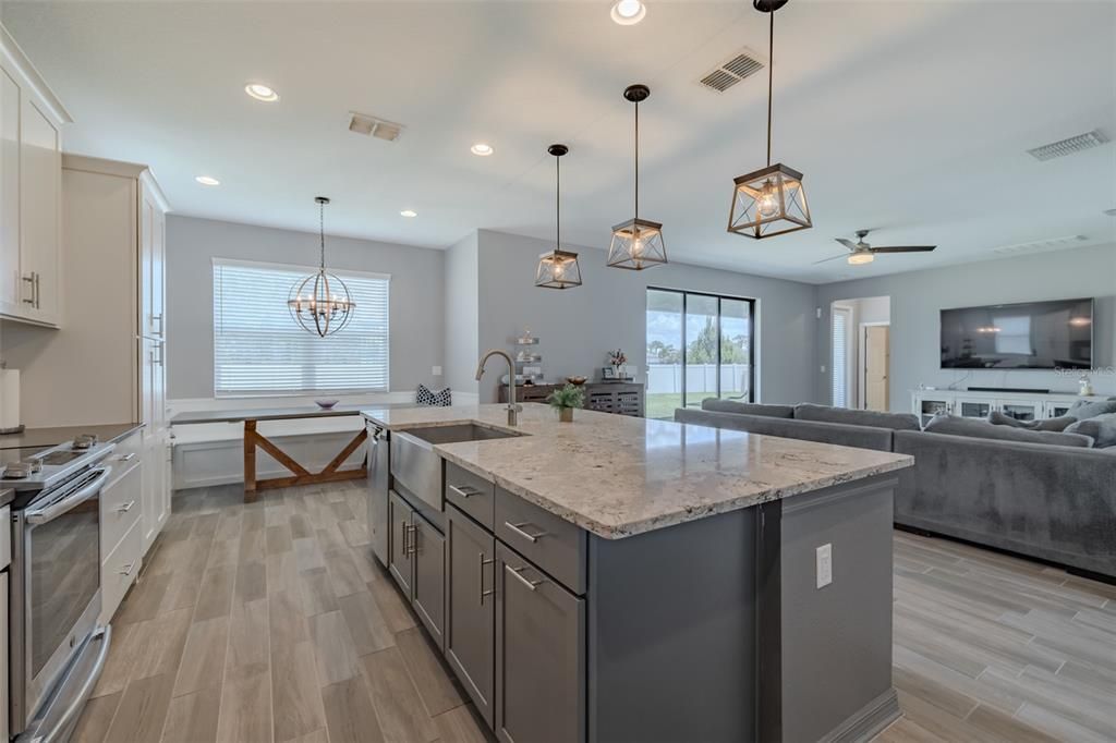 For Sale: $789,000 (5 beds, 3 baths, 3292 Square Feet)