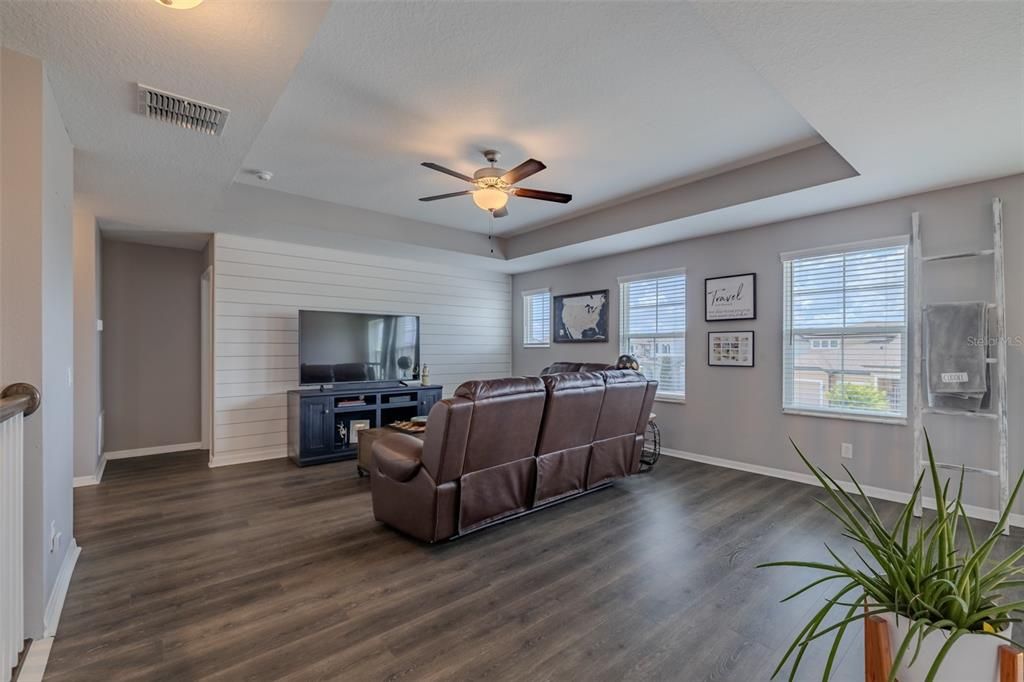 For Sale: $789,000 (5 beds, 3 baths, 3292 Square Feet)