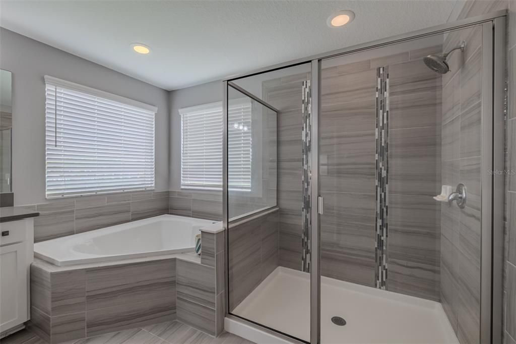 For Sale: $789,000 (5 beds, 3 baths, 3292 Square Feet)
