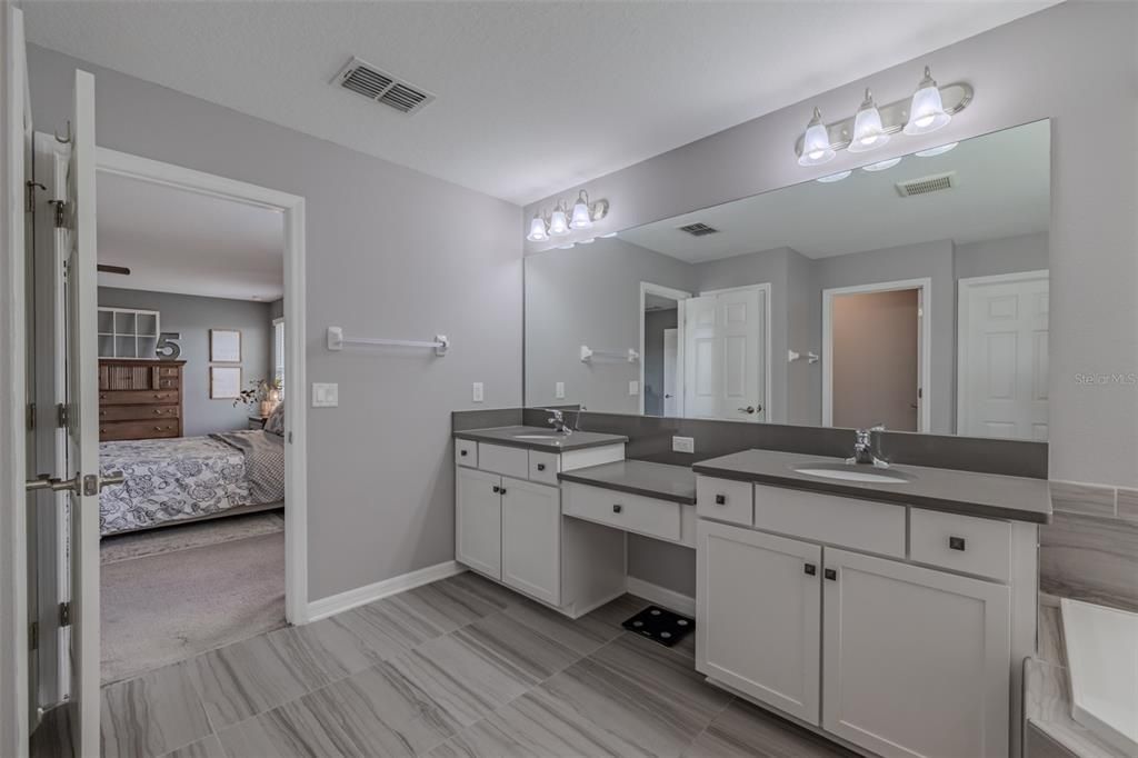 For Sale: $789,000 (5 beds, 3 baths, 3292 Square Feet)