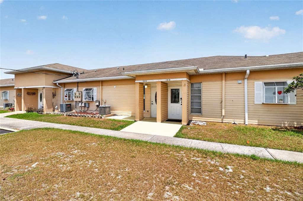 For Sale: $135,000 (2 beds, 1 baths, 860 Square Feet)
