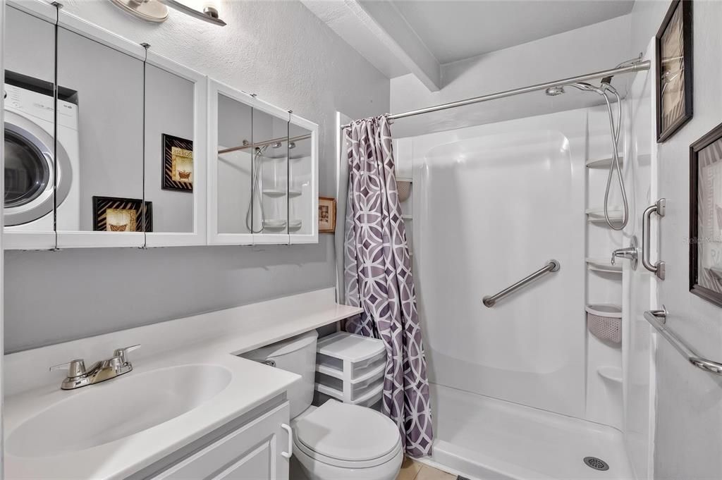For Sale: $135,000 (2 beds, 1 baths, 860 Square Feet)