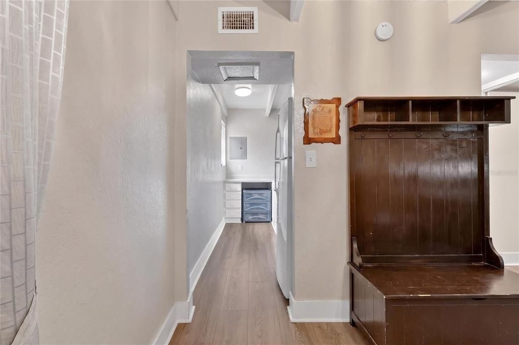 For Sale: $135,000 (2 beds, 1 baths, 860 Square Feet)