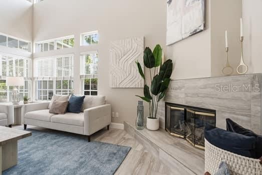 En Venta: $799,000 (3 camas, 3 baños, 2834 Pies cuadrados)