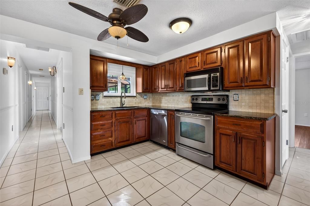 For Sale: $597,650 (3 beds, 2 baths, 1759 Square Feet)