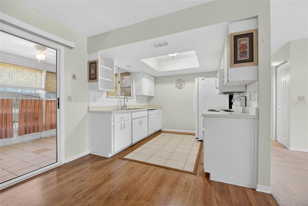 待售: $149,900 (2 贝兹, 2 浴室, 960 平方英尺)