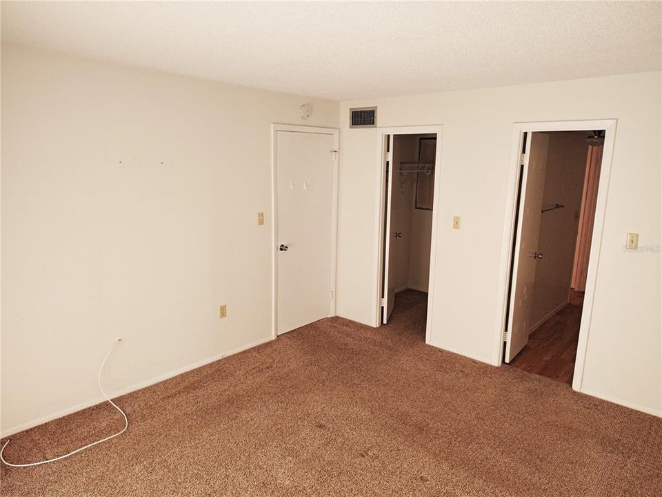 For Rent: $1,150 (2 beds, 1 baths, 912 Square Feet)