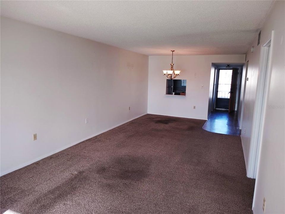 For Rent: $1,150 (2 beds, 1 baths, 912 Square Feet)