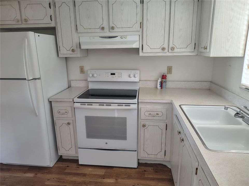 For Rent: $1,150 (2 beds, 1 baths, 912 Square Feet)