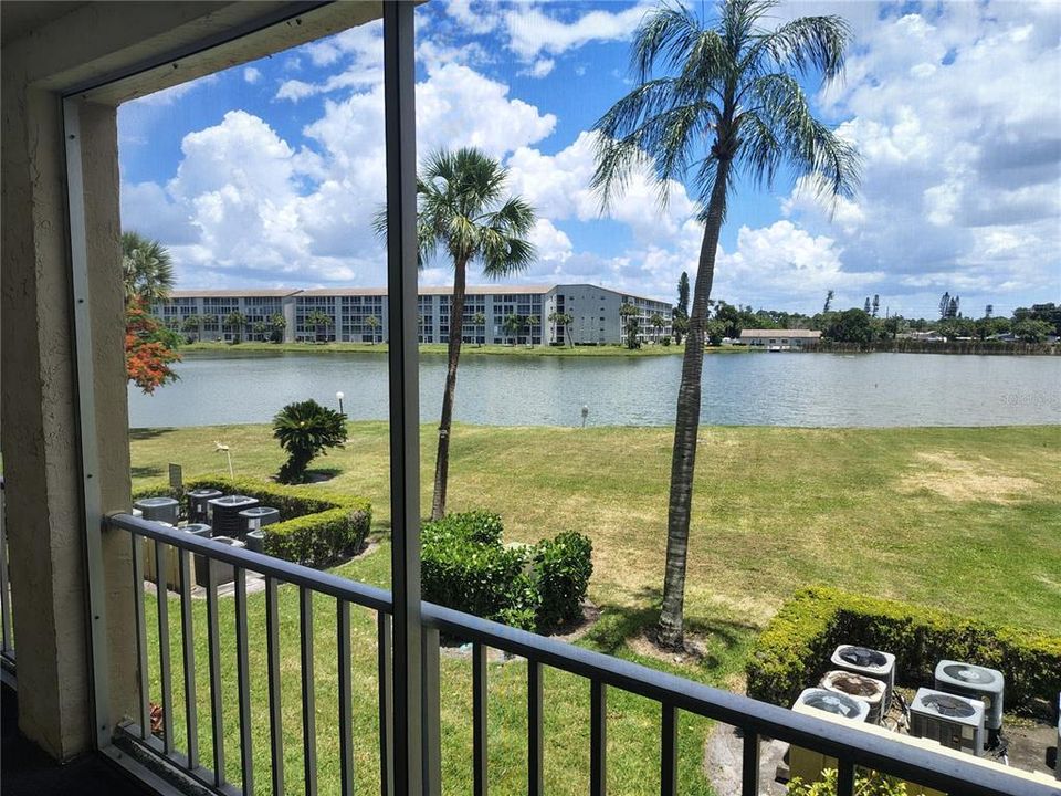 For Rent: $1,150 (2 beds, 1 baths, 912 Square Feet)