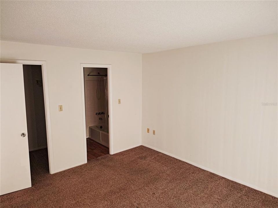 For Rent: $1,150 (2 beds, 1 baths, 912 Square Feet)