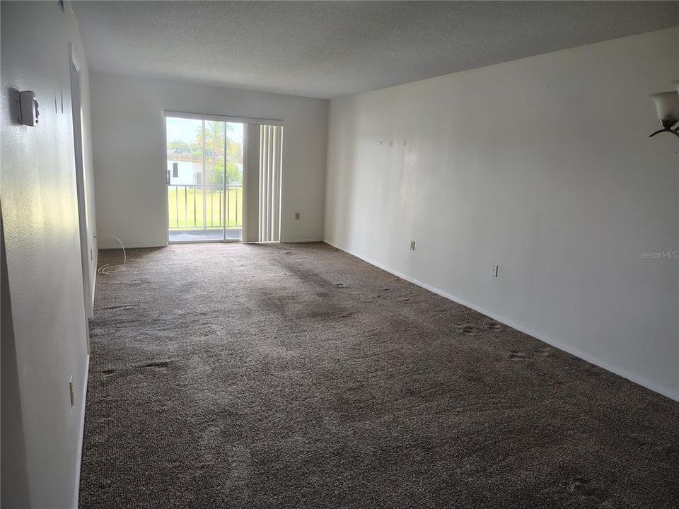 For Rent: $1,150 (2 beds, 1 baths, 912 Square Feet)
