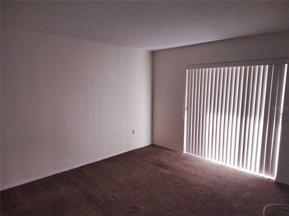 For Rent: $1,150 (2 beds, 1 baths, 912 Square Feet)