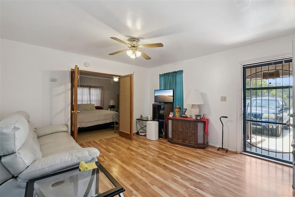 For Sale: $249,000 (3 beds, 2 baths, 1206 Square Feet)