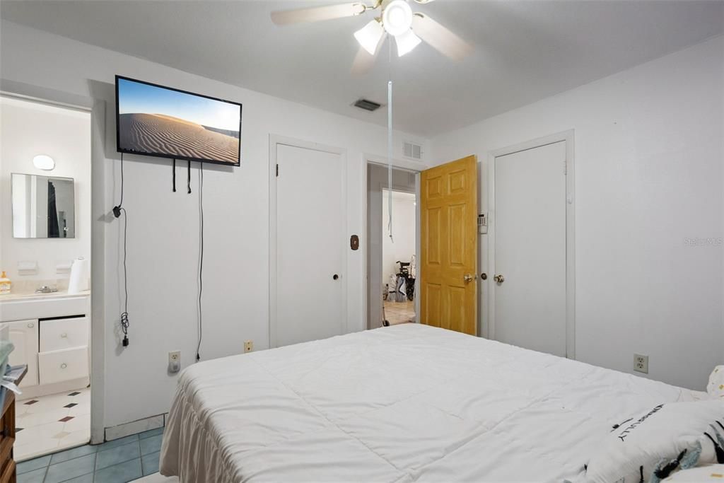 For Sale: $249,000 (3 beds, 2 baths, 1206 Square Feet)
