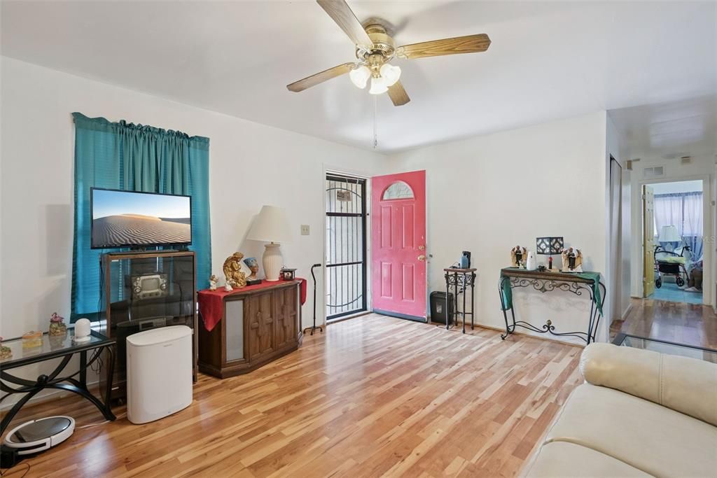 For Sale: $249,000 (3 beds, 2 baths, 1206 Square Feet)