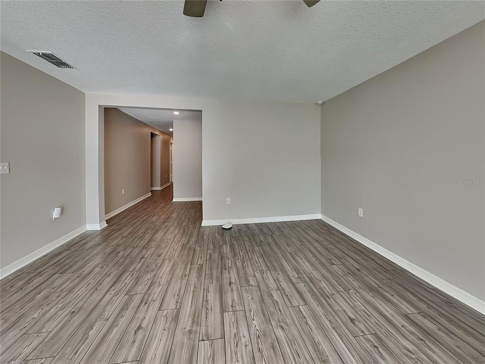For Rent: $1,919 (3 beds, 2 baths, 1678 Square Feet)