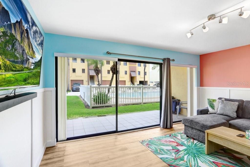 En Venta: $450,000 (2 camas, 2 baños, 1400 Pies cuadrados)