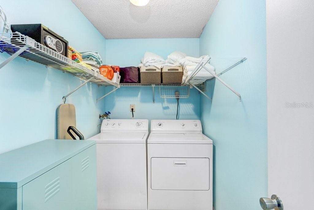 En Venta: $450,000 (2 camas, 2 baños, 1400 Pies cuadrados)