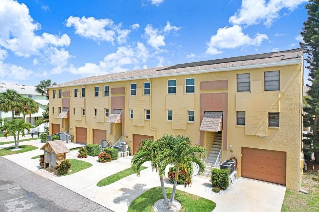 En Venta: $450,000 (2 camas, 2 baños, 1400 Pies cuadrados)