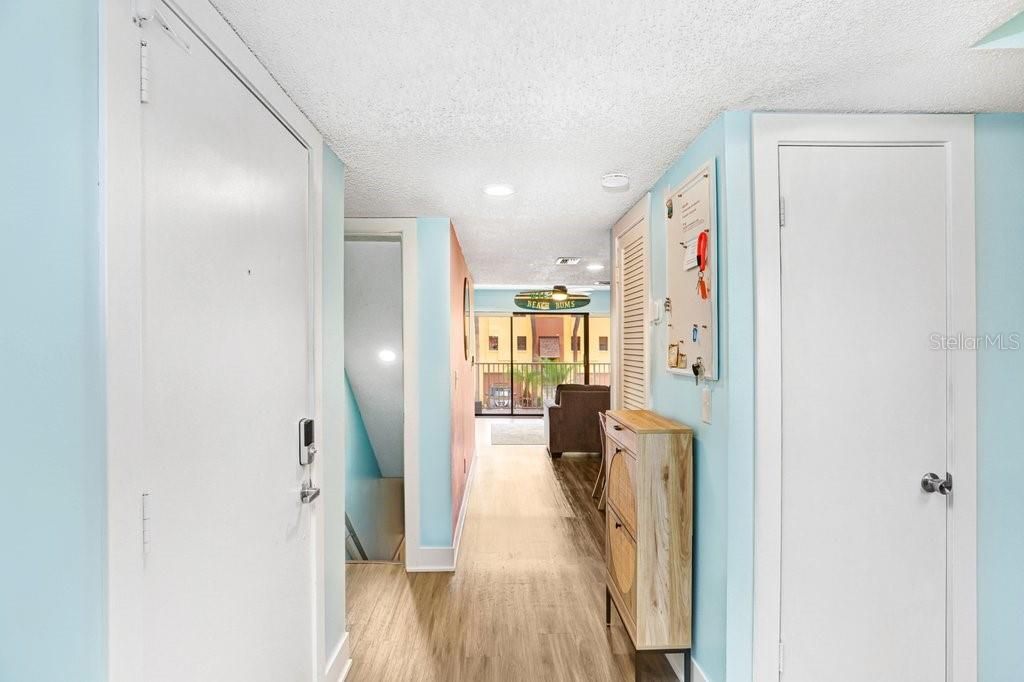 En Venta: $450,000 (2 camas, 2 baños, 1400 Pies cuadrados)