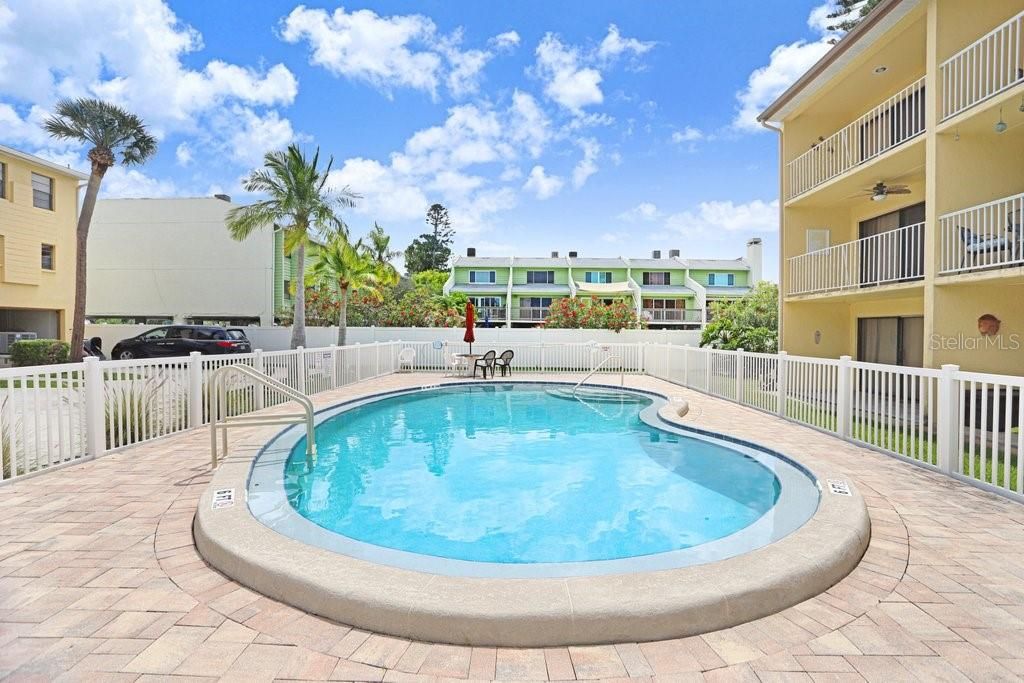 En Venta: $450,000 (2 camas, 2 baños, 1400 Pies cuadrados)