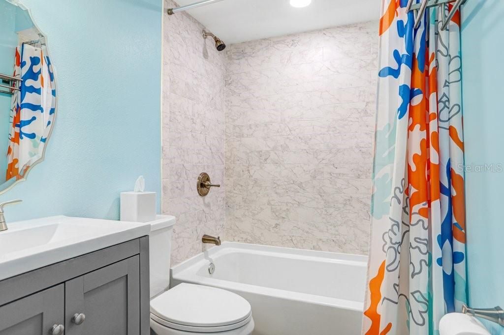 En Venta: $450,000 (2 camas, 2 baños, 1400 Pies cuadrados)