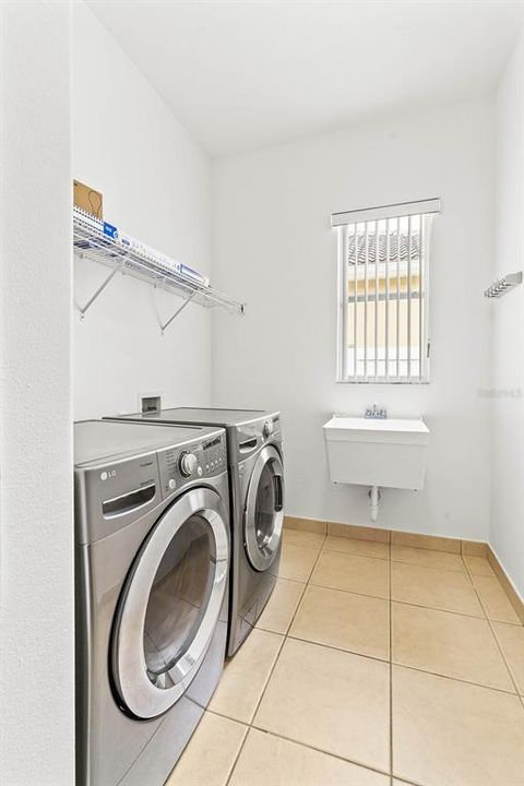 En Renta: $3,200 (5 camas, 3 baños, 2800 Pies cuadrados)