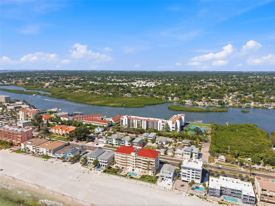 For Sale: $2,900,000 (4 beds, 4 baths, 3545 Square Feet)