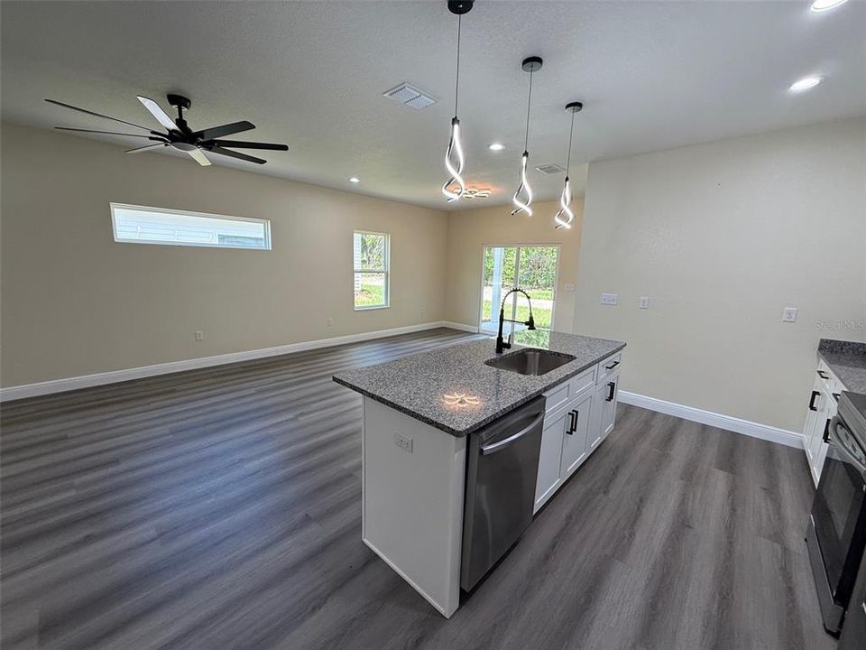Active With Contract: $275,000 (3 beds, 2 baths, 1508 Square Feet)