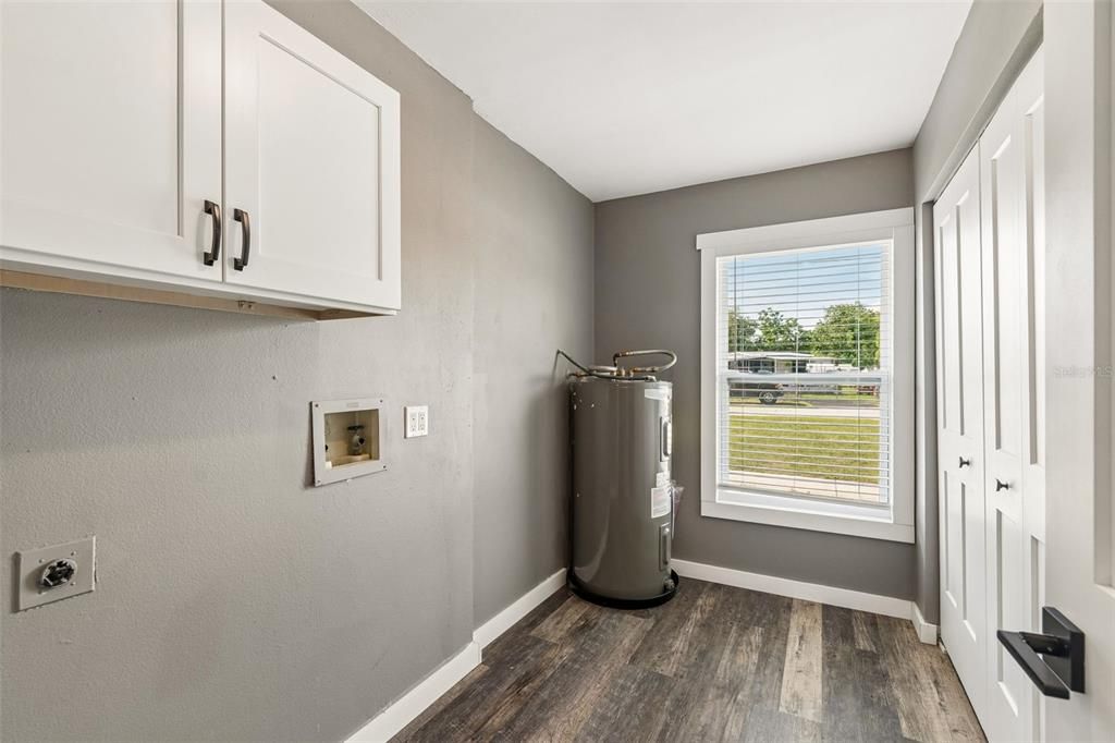 Active With Contract: $300,000 (3 beds, 2 baths, 1751 Square Feet)
