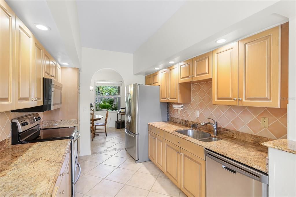 For Sale: $279,500 (2 beds, 2 baths, 1412 Square Feet)
