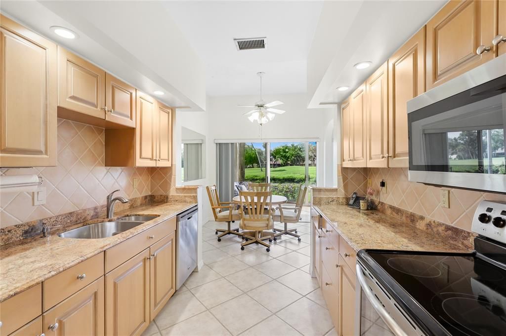 For Sale: $279,500 (2 beds, 2 baths, 1412 Square Feet)