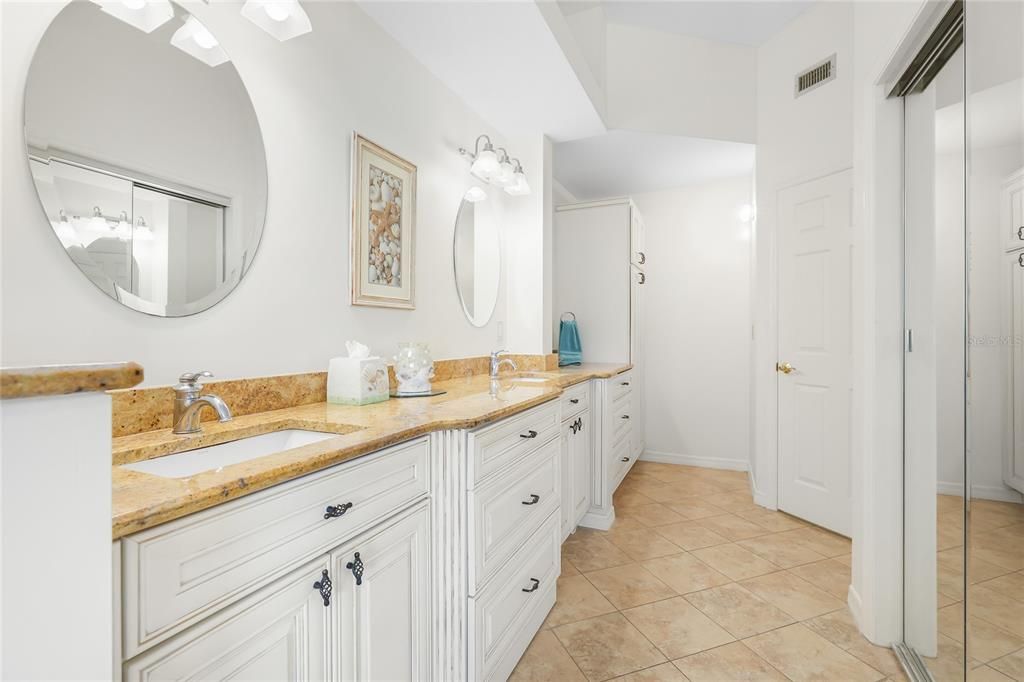 For Sale: $279,500 (2 beds, 2 baths, 1412 Square Feet)