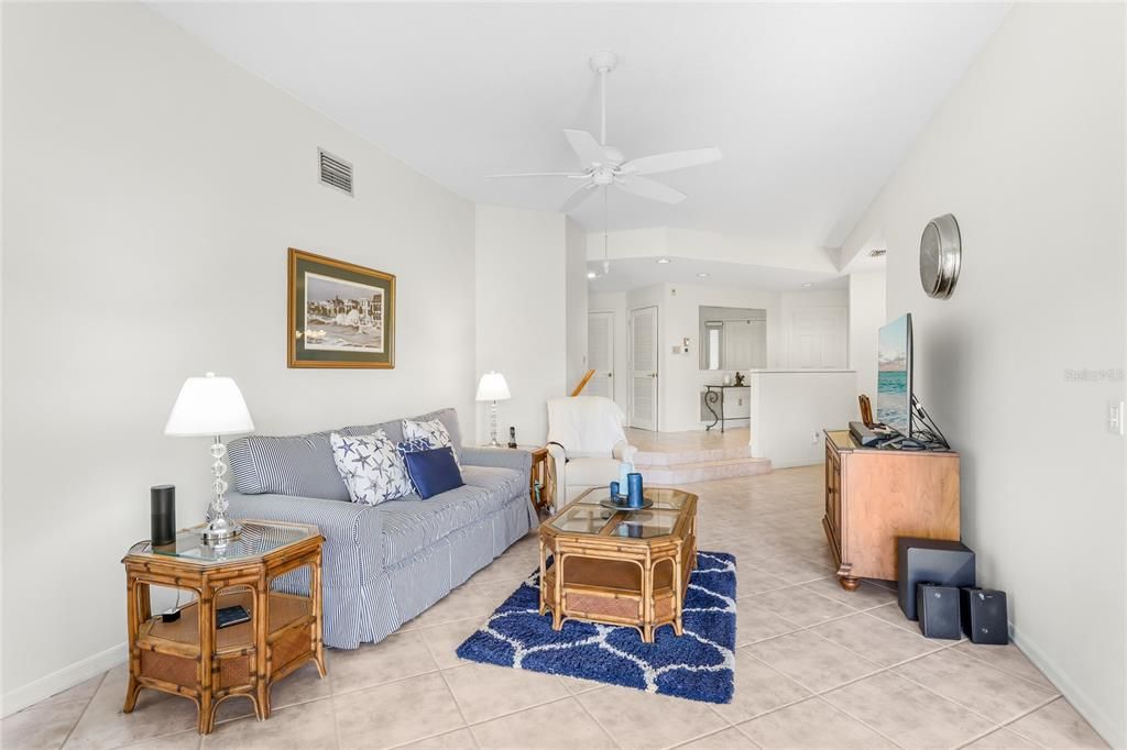 For Sale: $279,500 (2 beds, 2 baths, 1412 Square Feet)