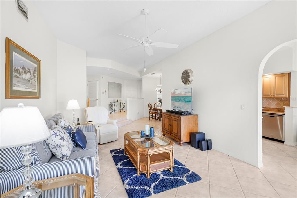 For Sale: $279,500 (2 beds, 2 baths, 1412 Square Feet)