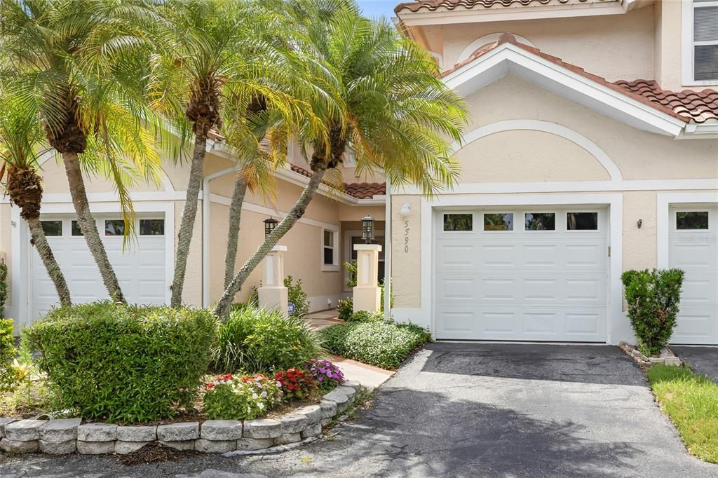 For Sale: $279,500 (2 beds, 2 baths, 1412 Square Feet)
