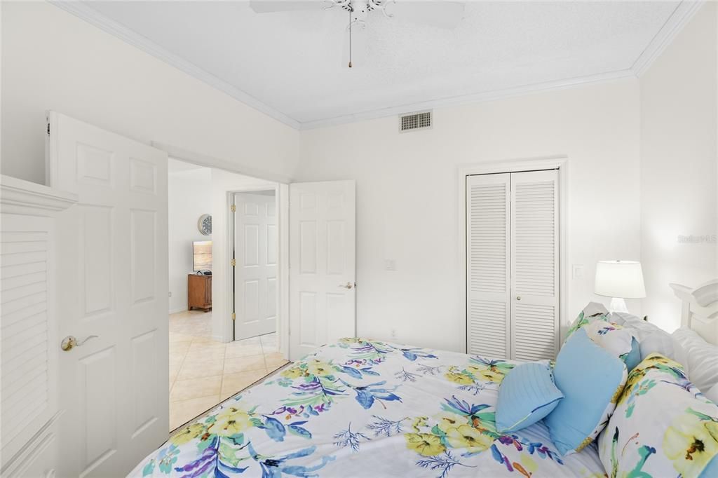 For Sale: $279,500 (2 beds, 2 baths, 1412 Square Feet)
