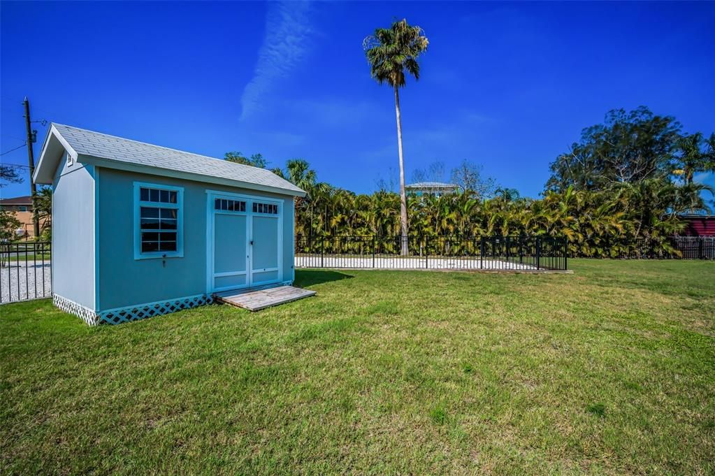 For Sale: $1,795,000 (3 beds, 2 baths, 2496 Square Feet)