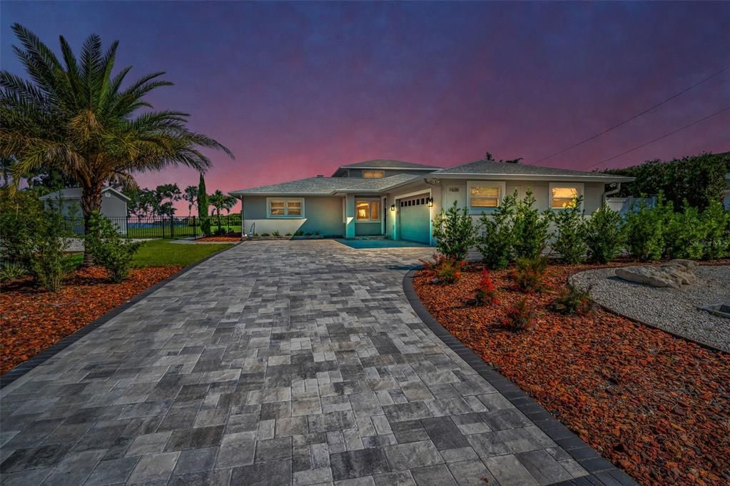 For Sale: $1,795,000 (3 beds, 2 baths, 2496 Square Feet)