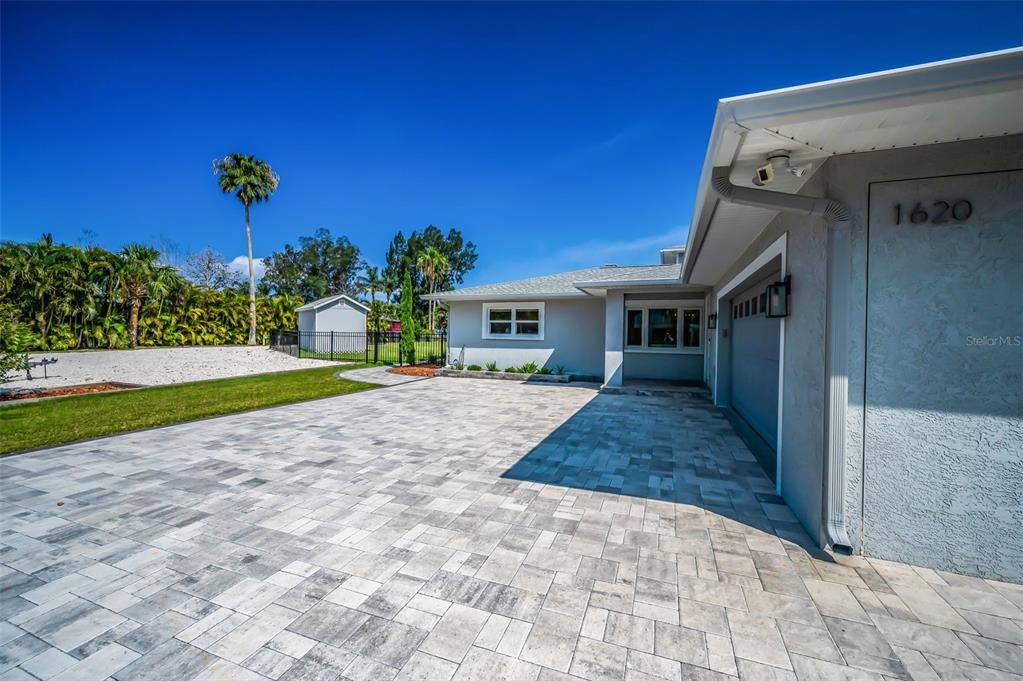 For Sale: $1,795,000 (3 beds, 2 baths, 2496 Square Feet)
