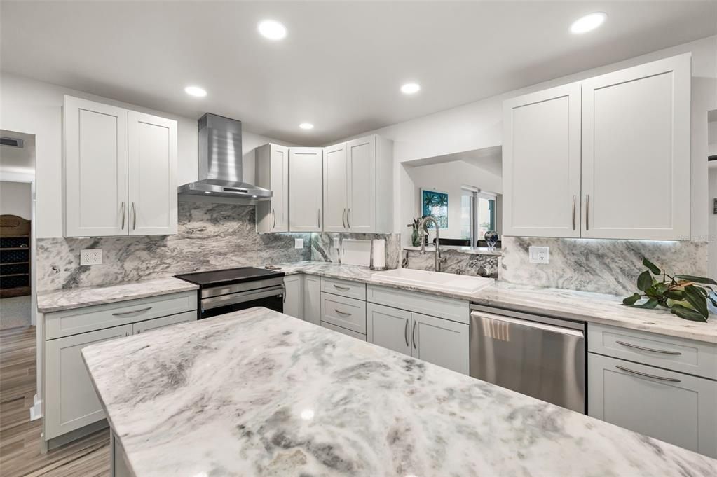 For Sale: $1,795,000 (3 beds, 2 baths, 2496 Square Feet)