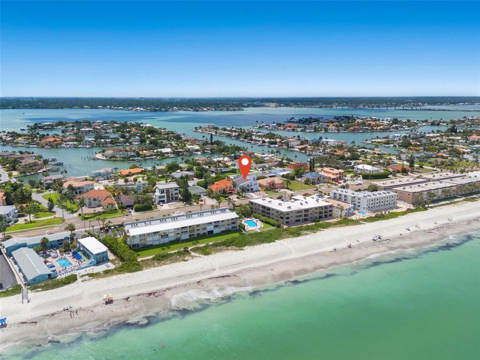 For Sale: $2,495,000 (4 beds, 4 baths, 3994 Square Feet)