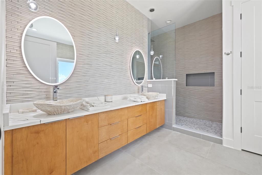 For Sale: $2,495,000 (4 beds, 4 baths, 3994 Square Feet)