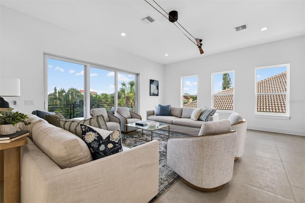 For Sale: $2,495,000 (4 beds, 4 baths, 3994 Square Feet)