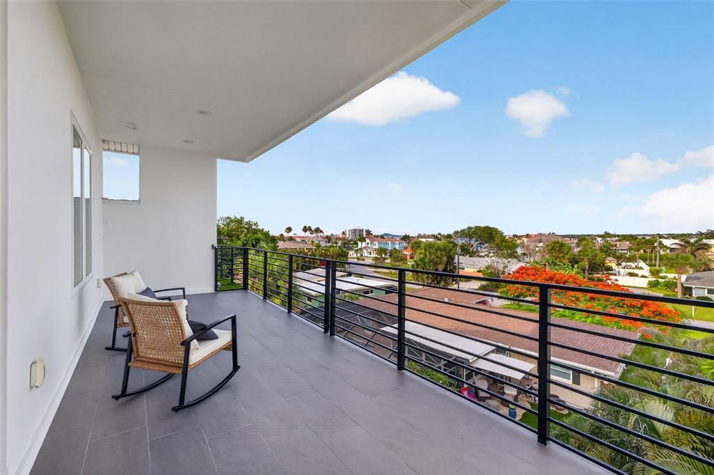 For Sale: $2,495,000 (4 beds, 4 baths, 3994 Square Feet)