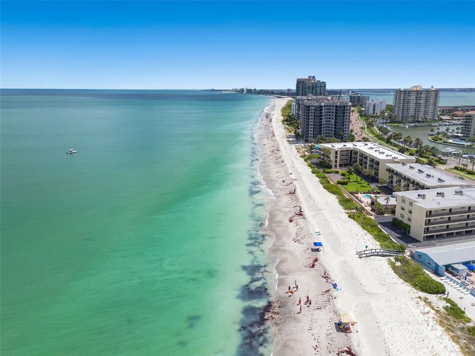 For Sale: $2,495,000 (4 beds, 4 baths, 3994 Square Feet)